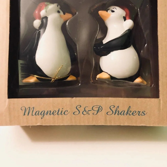 2010 Santa Hat Penguin Magnetic Salt and Pepper Shakers  Mwah Penguins - Picture 4 of 11